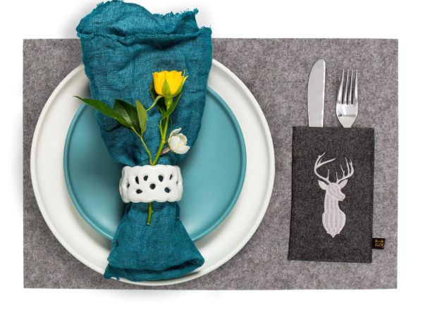 Place mats with cutlery pocket and stag embroidery, set of 4, gray mottled